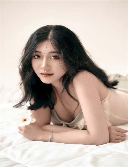 5G天天视频多人运动_激情办公室之双飞燕_我的老师_作文